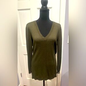 Tommy Hilfiger V-neck khaki (military green) sweater size M